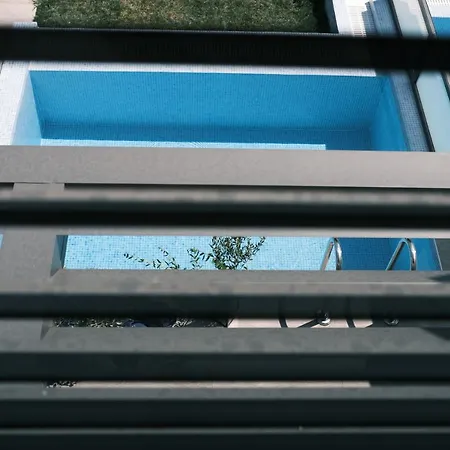 Villa Cobalt Aqua